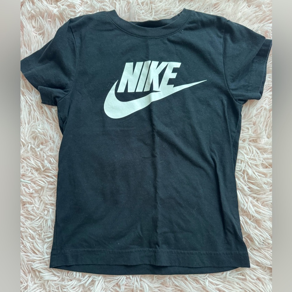Nike Black and White Short Sleeve Tee